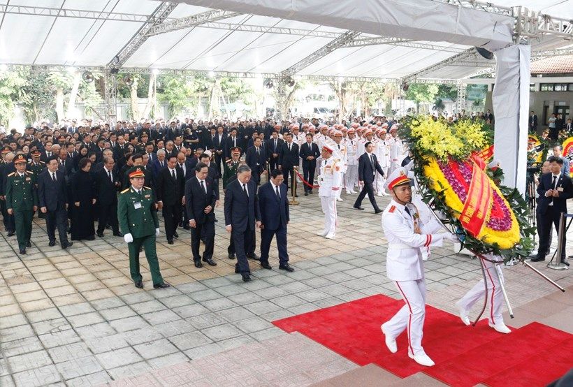 Đoàn lãnh đạo Đảng, Nhà nước và Mặt trận Tổ quốc viếng Tổng Bí thư Nguyễn Phú Trọng