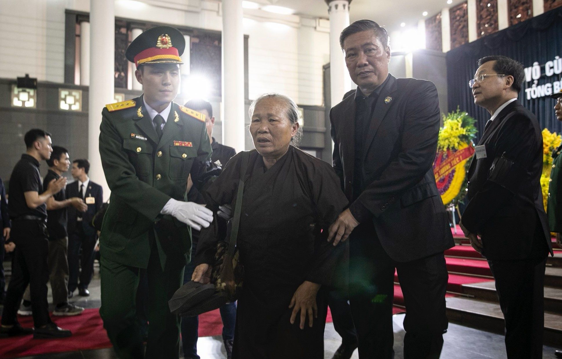 Nén đau thương, cùng các lực lượng đảm bảo an ninh, an toàn Lễ quốc tang Tổng Bí thư Nguyễn Phú Trọng