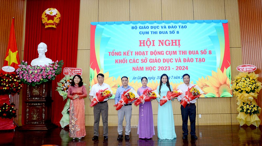 Đẩy mạnh ứng dụng công nghệ thông tin, chuyển đổi số trong dạy và học