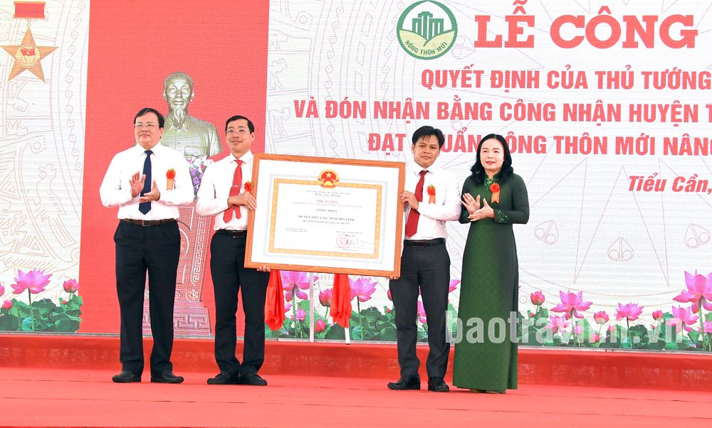 Hai huyện đầu tiên của tỉnh Trà Vinh được công nhận đạt chuẩn nông thôn mới nâng cao