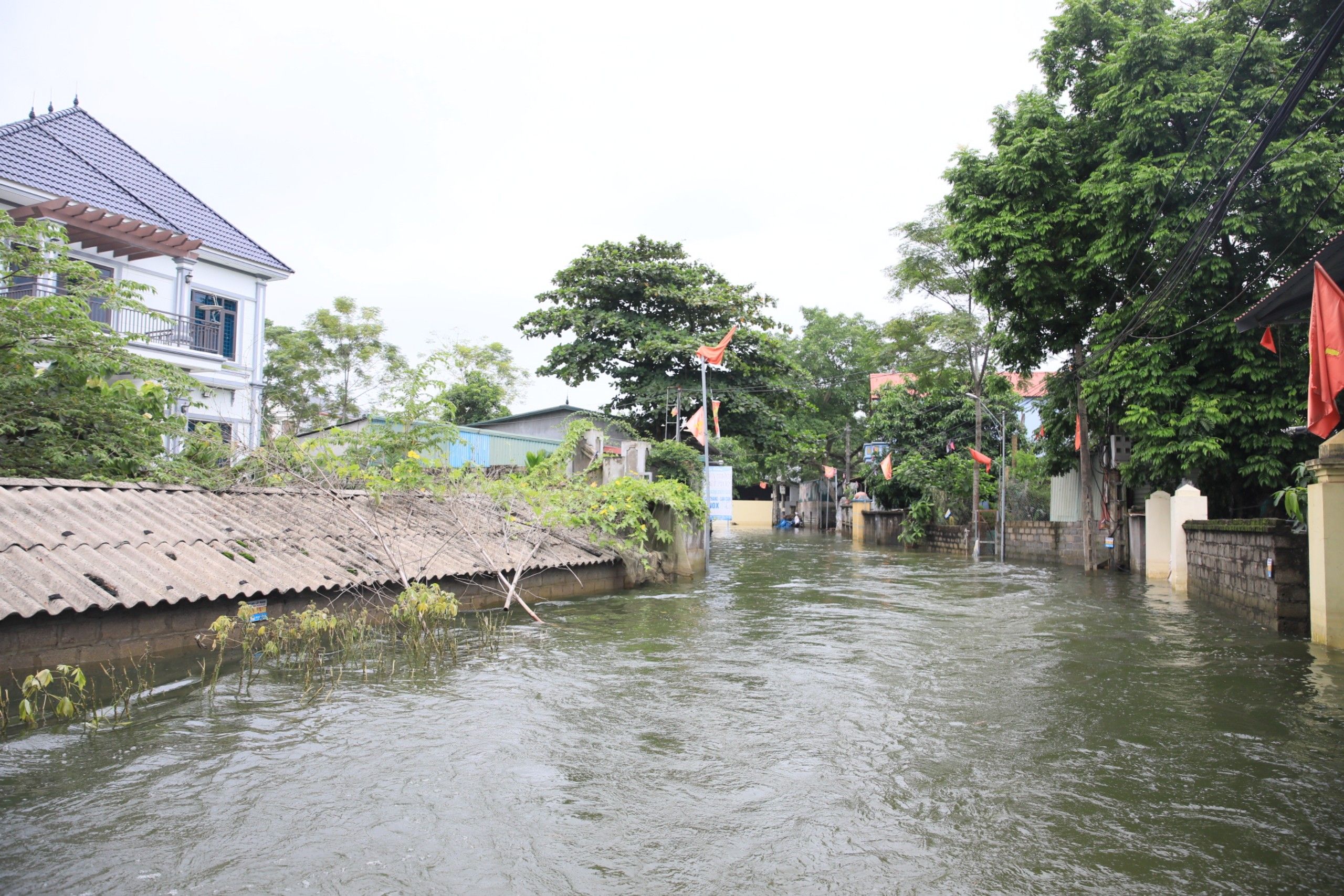 Hà Nội ra công điện chủ động ứng phó với mưa lũ, sạt lở đất