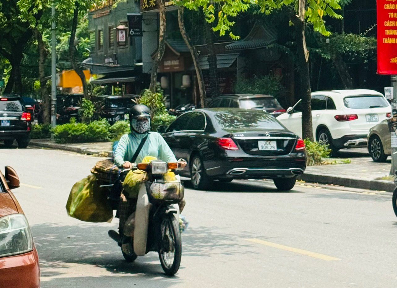 Hà Nội ngày nắng nóng, chiều tối có mưa rào và dông