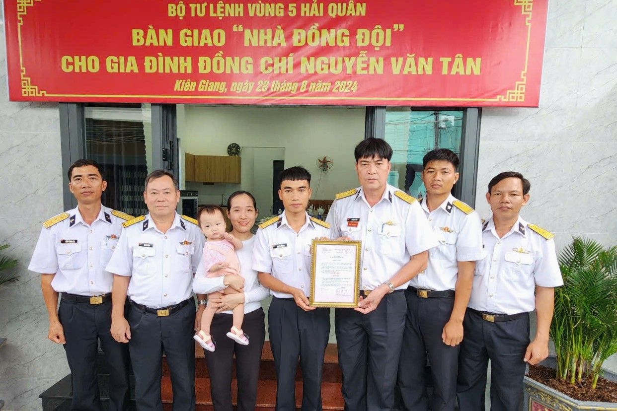 Bộ Tư lệnh Vùng 5 Hải quân bàn giao “Nhà đồng đội”