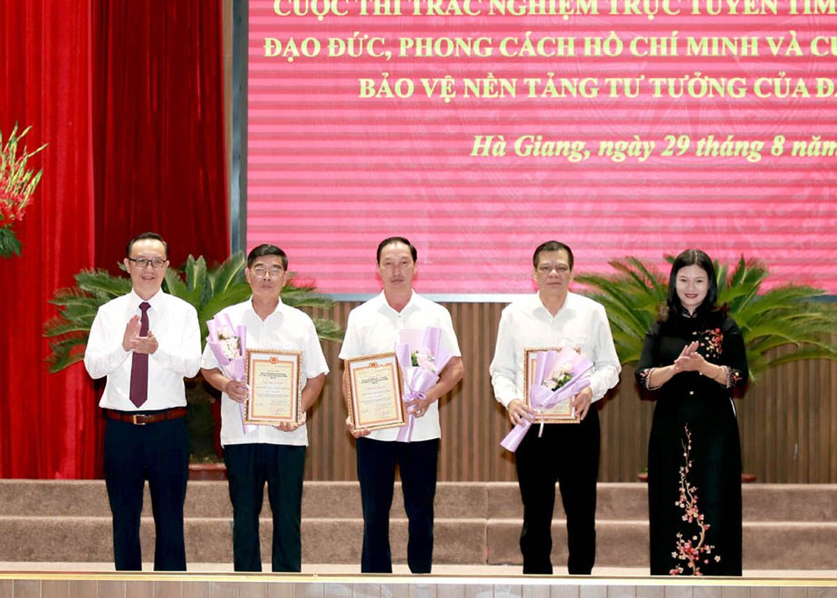 Hà Giang: Tổng kết, trao giải Cuộc thi tìm hiểu về tư tưởng, đạo đức, phong cách Hồ Chí Minh 