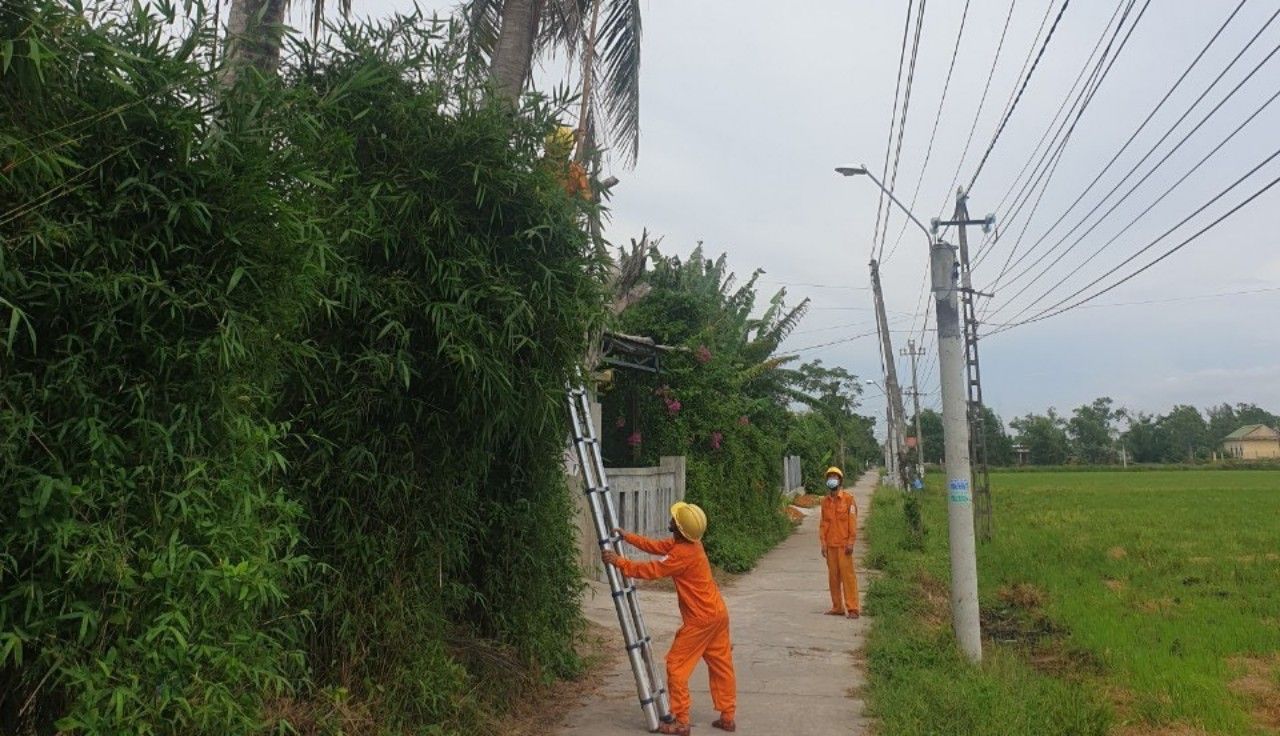 Long An chủ động ứng phó với sự cố về điện trong mùa mưa bão