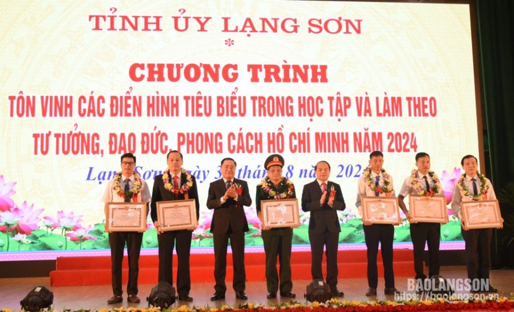 Biểu dương 37 tập thể, cá nhân tiêu biểu trong học tập và làm theo tư tưởng, đạo đức, phong cách Hồ Chí Minh 