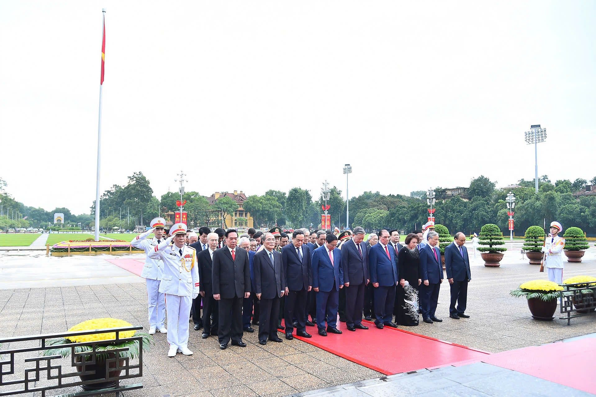 Lãnh đạo Đảng, Nhà nước vào Lăng viếng Chủ tịch Hồ Chí Minh