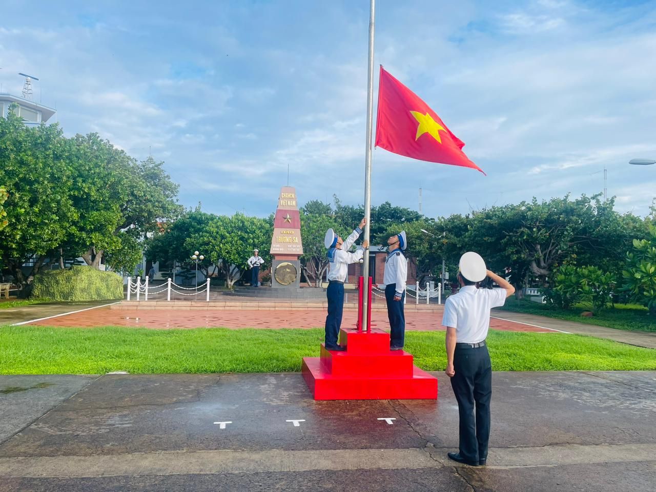 Cờ Tổ quốc ở Trường Sa trong ngày Quốc khánh: Thiêng liêng và tự hào