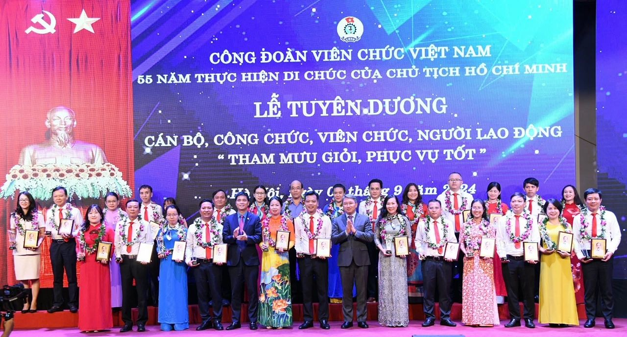 Tuyên dương 150 điển hình “Tham mưu giỏi, phục vụ tốt” 