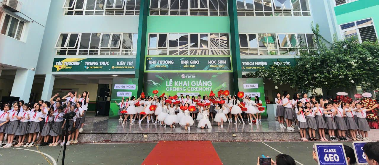 Gần 2,3 triệu học sinh Thủ đô nô nức khai giảng năm học mới