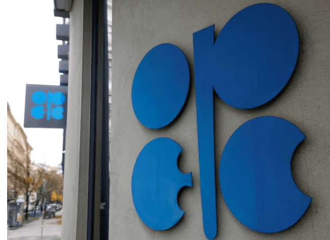 OPEC+ gia hạn cắt giảm sản lượng dầu đến cuối năm