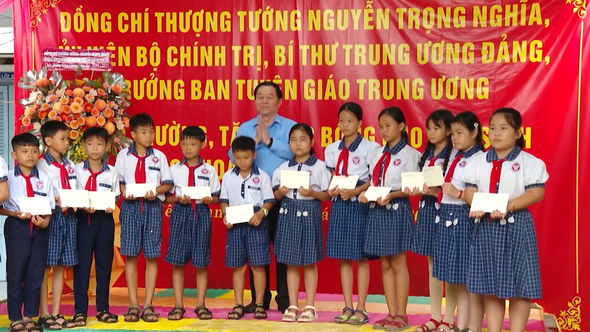 Ban Tuyên giáo Trung ương tổ chức các hoạt động khuyến học và về nguồn tại Tiền Giang và Bến Tre