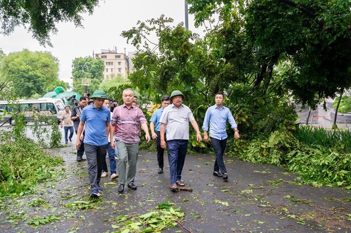 Hà Nội: Ưu tiên số một là khôi phục giao thông trong hôm nay 