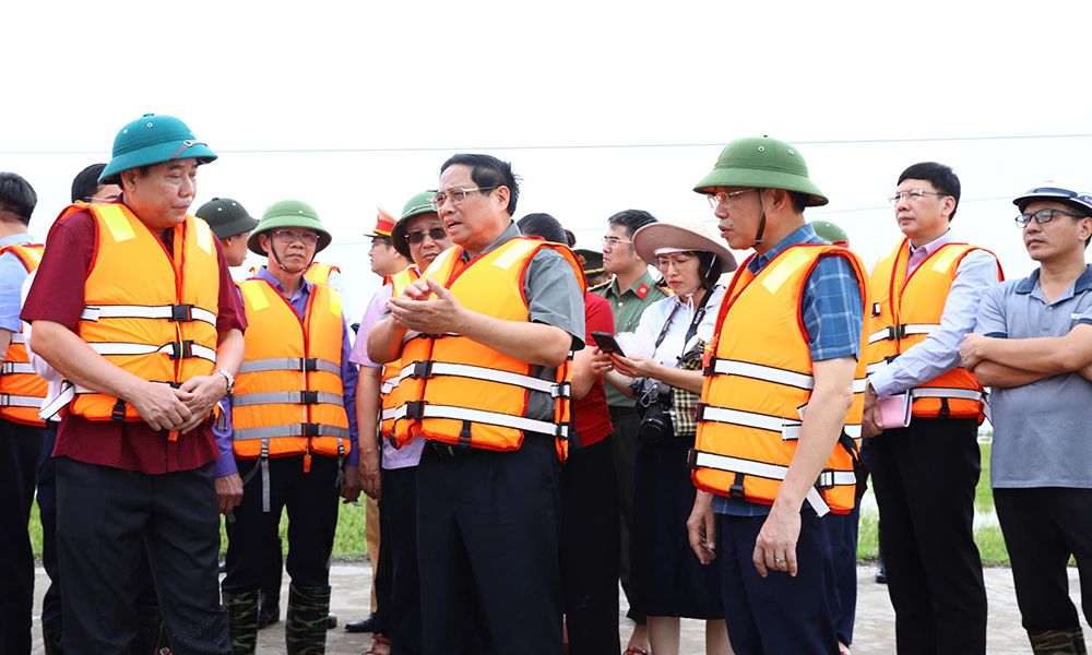 Thủ tướng Phạm Minh Chính kiểm tra, chỉ đạo công tác phòng, chống lũ tại Bắc Giang