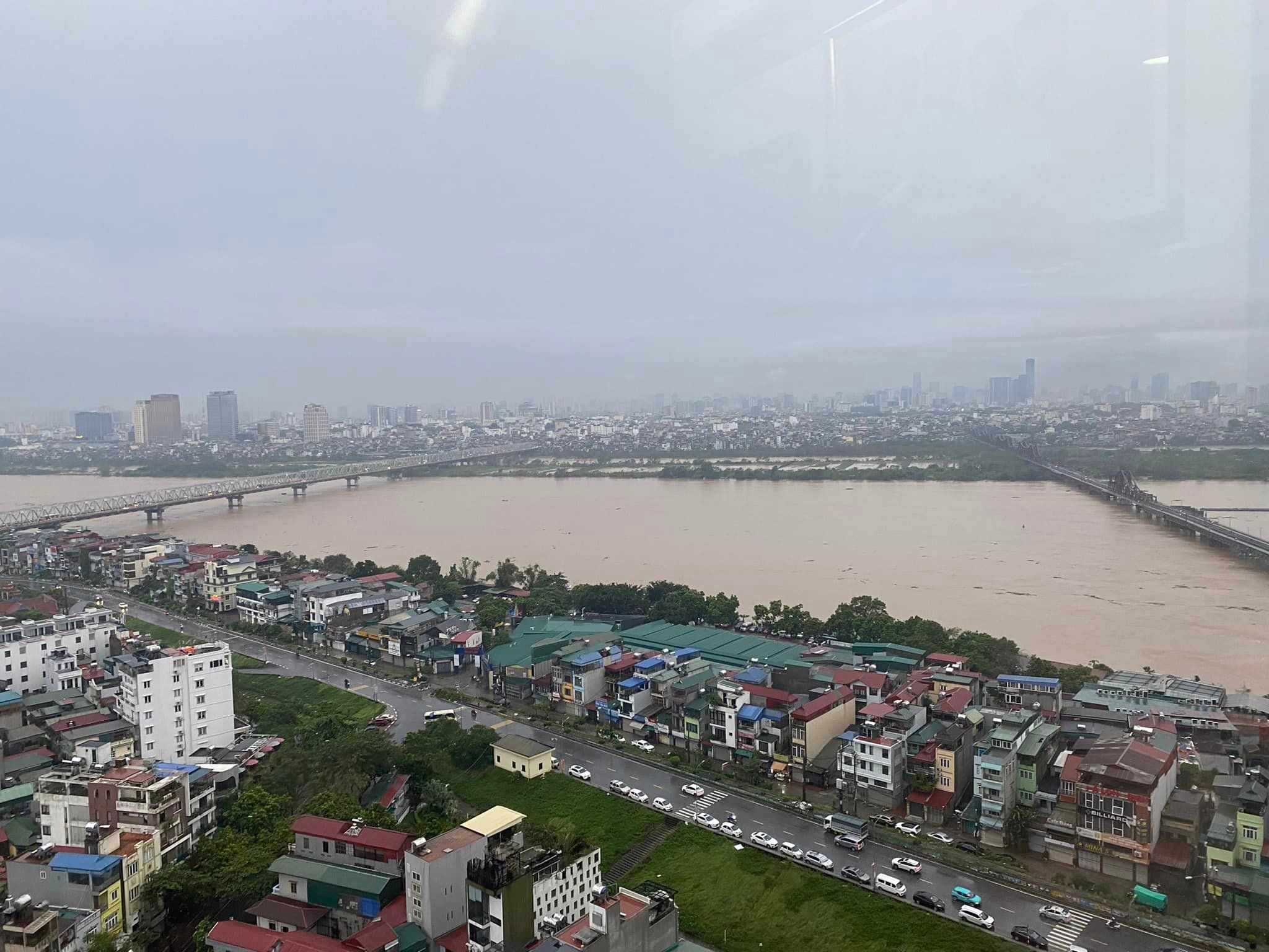 Chủ tịch Hà Nội ra công điện trong đêm chỉ đạo ứng phó với lũ lớn trên các tuyến sông