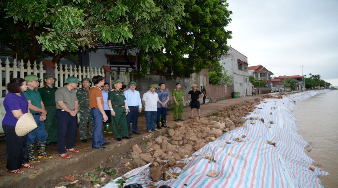 Kiểm tra công tác ứng phó với mưa lũ tại huyện Ba Vì