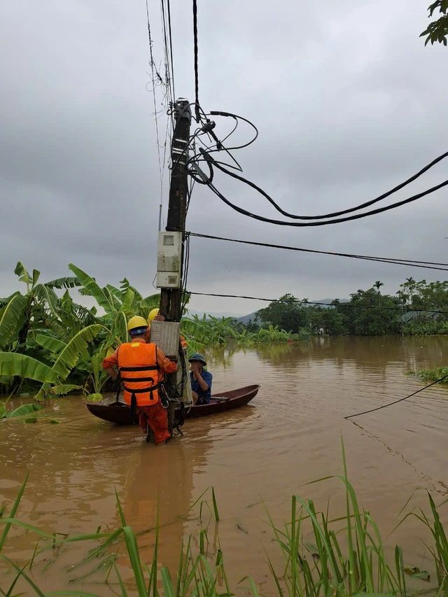 EVN: Khôi phục cung cấp điện cho 4,8 triệu khách hàng bị mất điện