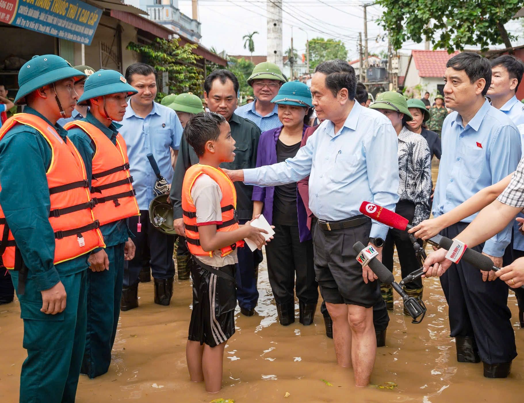 Chủ tịch Quốc hội Trần Thanh Mẫn kiểm tra, chỉ đạo công tác ứng phó, khắc phục hậu quả sau mưa lũ tại Thái Nguyên