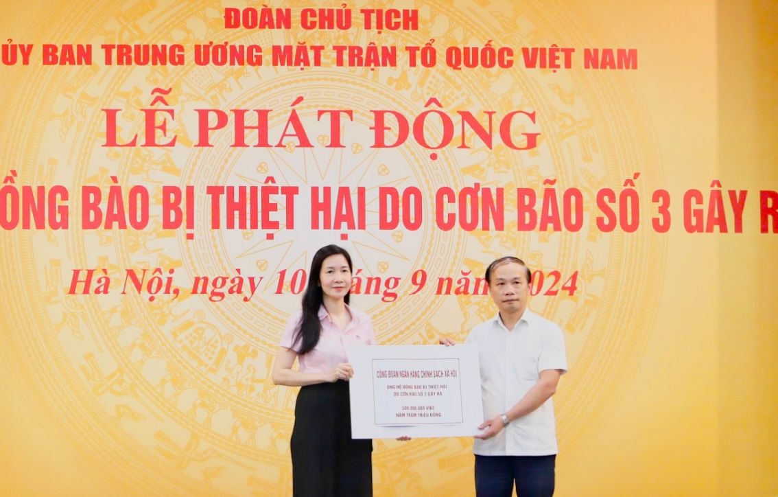 NHCSXH chung tay ủng hộ bà con bị thiệt hại bão số 3