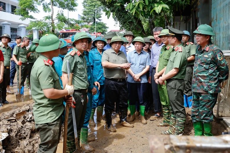 Không để ai bị đói, bị rét, bị khát, không có chỗ ở do mưa lũ