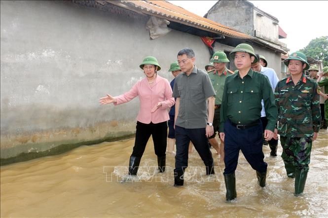 Trưởng ban Tổ chức Trung ương kiểm tra công tác phòng, chống lụt bão tại Hà Nam