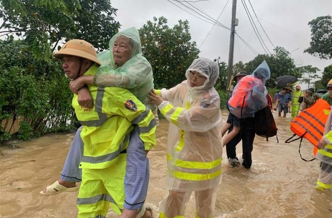  Bộ trưởng Bộ Công an gửi Thư động viên cán bộ, chiến sĩ giúp dân khắc phục hậu quả mưa lũ