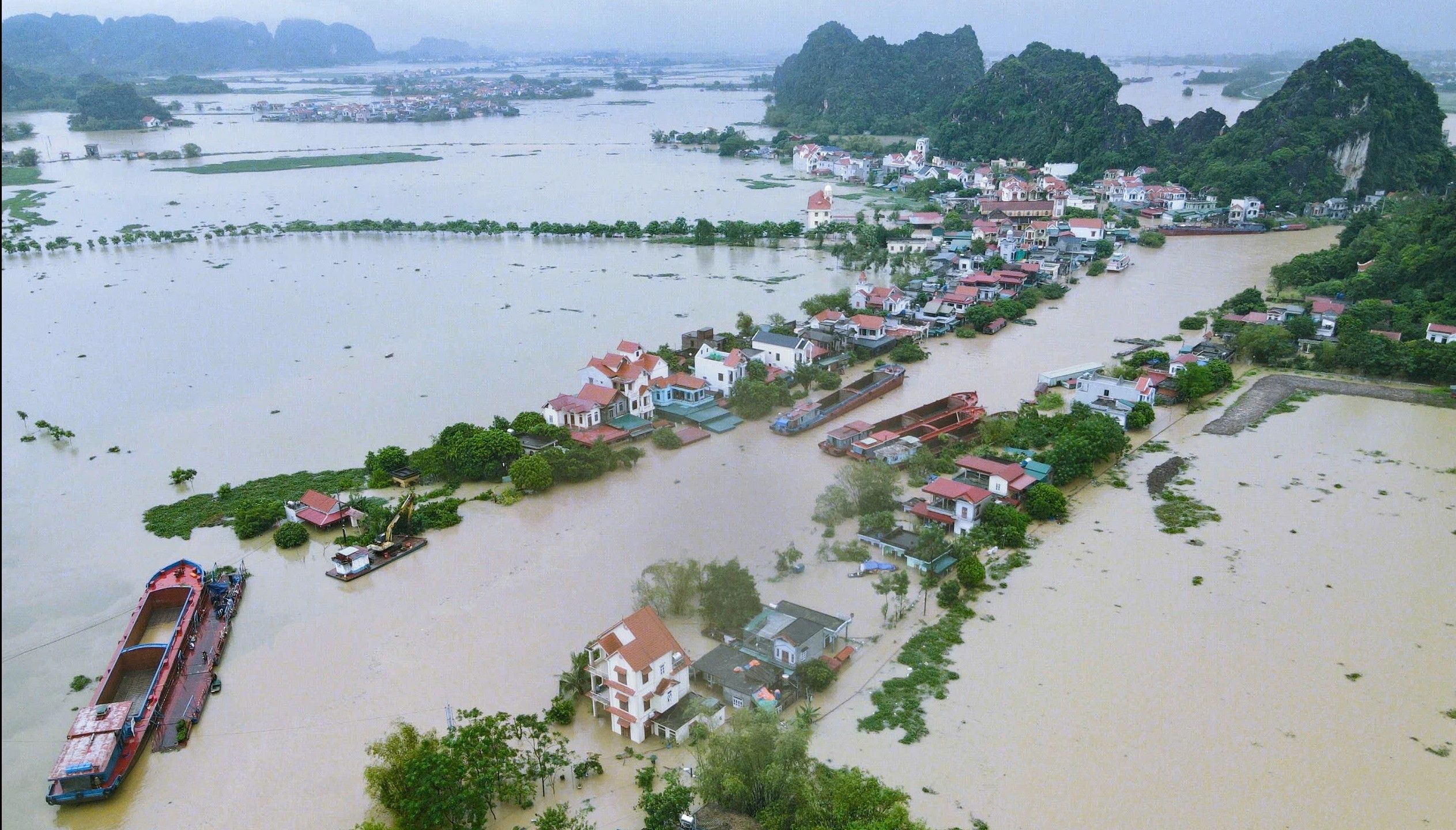 Lũ trên sông Hoàng Long đang xuống, Ninh Bình dừng lệnh di dời dân