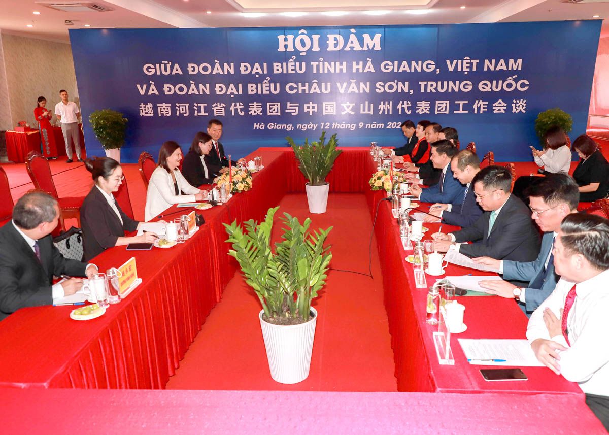 Thúc đẩy quan hệ hữu nghị hợp tác toàn diện giữa tỉnh Hà Giang và châu Văn Sơn