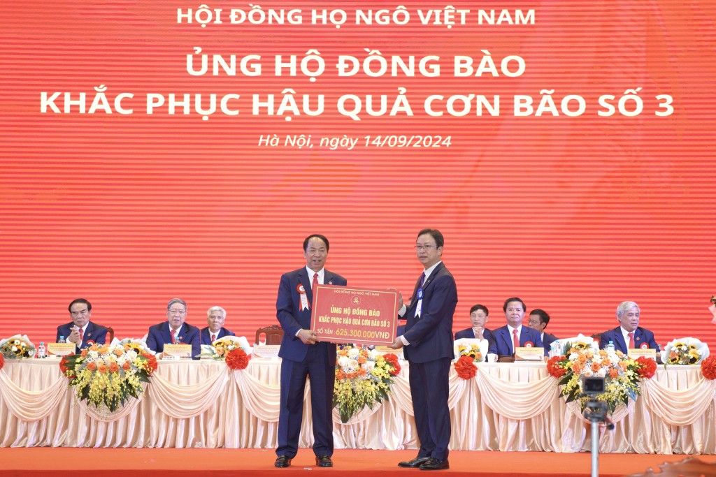 Họ Ngô Việt Nam ủng hộ đồng bào bị thiệt hại do bão lũ hơn 600 triệu đồng