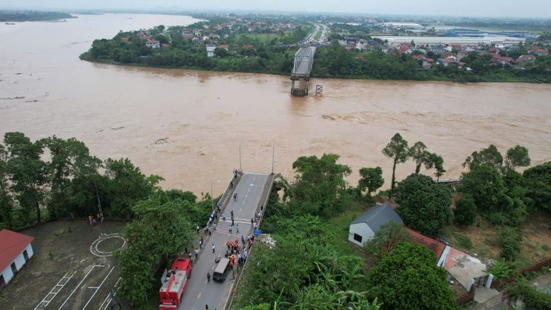 Khẩn trương nghiên cứu đầu tư xây dựng cầu Phong Châu mới