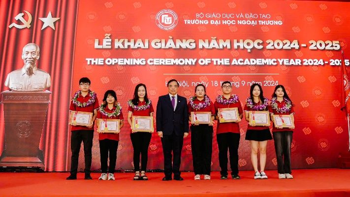 Lễ khai giảng đầy xúc động tại Đại học Ngoại thương