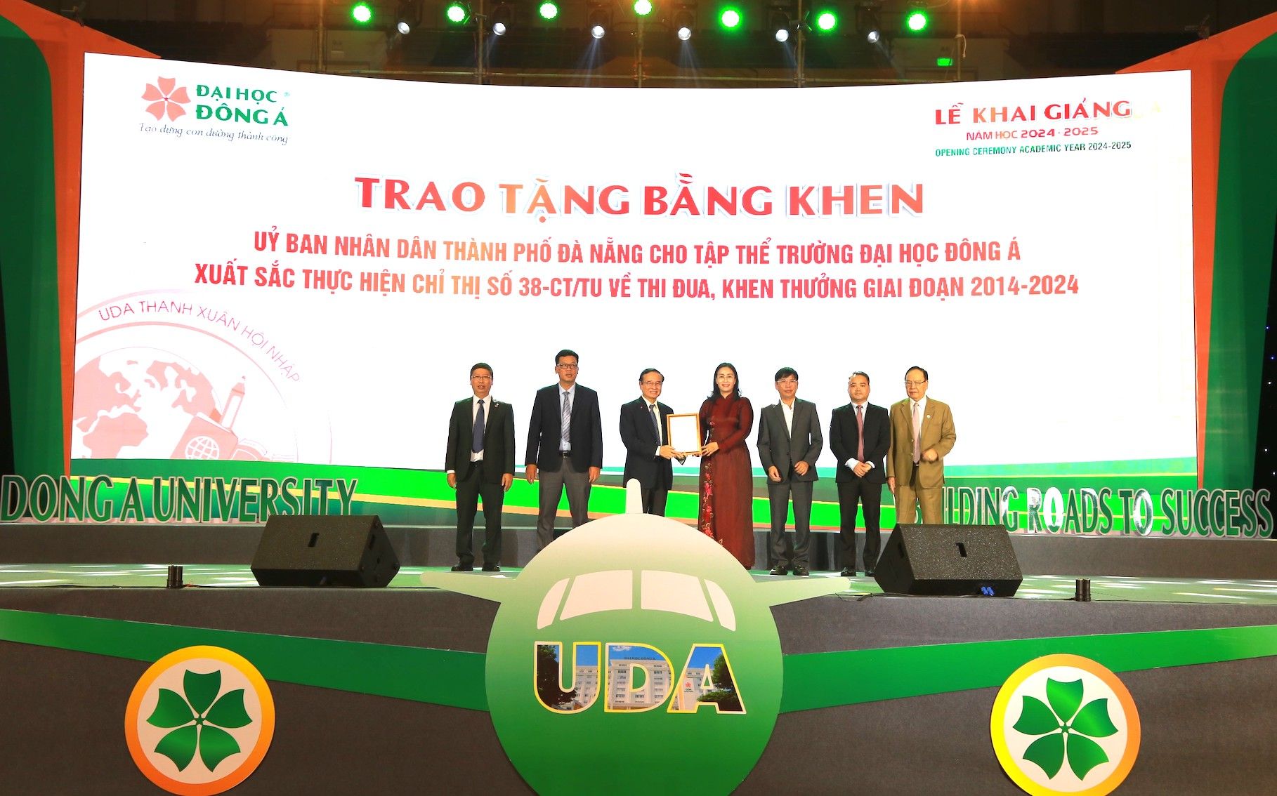 Đại học Đông Á: Trao gần 30 tỷ đồng học bổng tài năng và khuyến học cho tân sinh viên