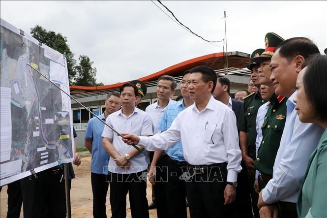 Phó Thủ tướng Hồ Đức Phớc khảo sát, làm việc tại Lạng Sơn về xây dựng cửa khẩu thông minh