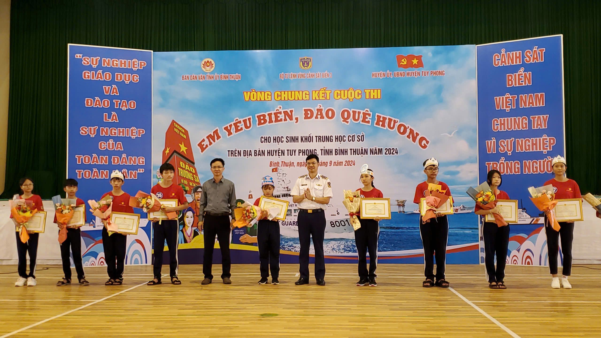 Học sinh Ninh Thuận tham gia cuộc thi em yêu biển, đảo quê hương