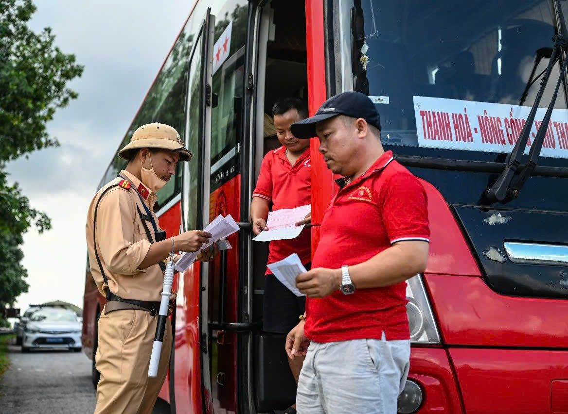 Ban hành Kế hoạch triển khai Luật Trật tự, an toàn giao thông đường bộ