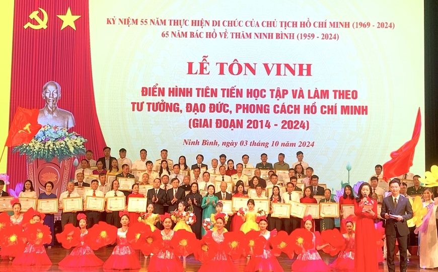 Ninh Bình tôn vinh 65 điển hình tiên tiến làm theo lời Bác