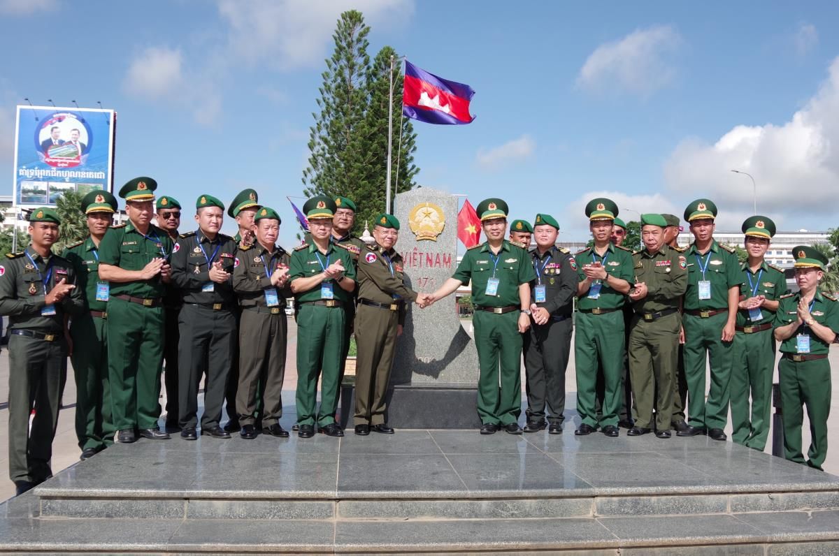 Sĩ quan trẻ Việt Nam – Campuchia chung tay bảo vệ an ninh biên giới quốc gia