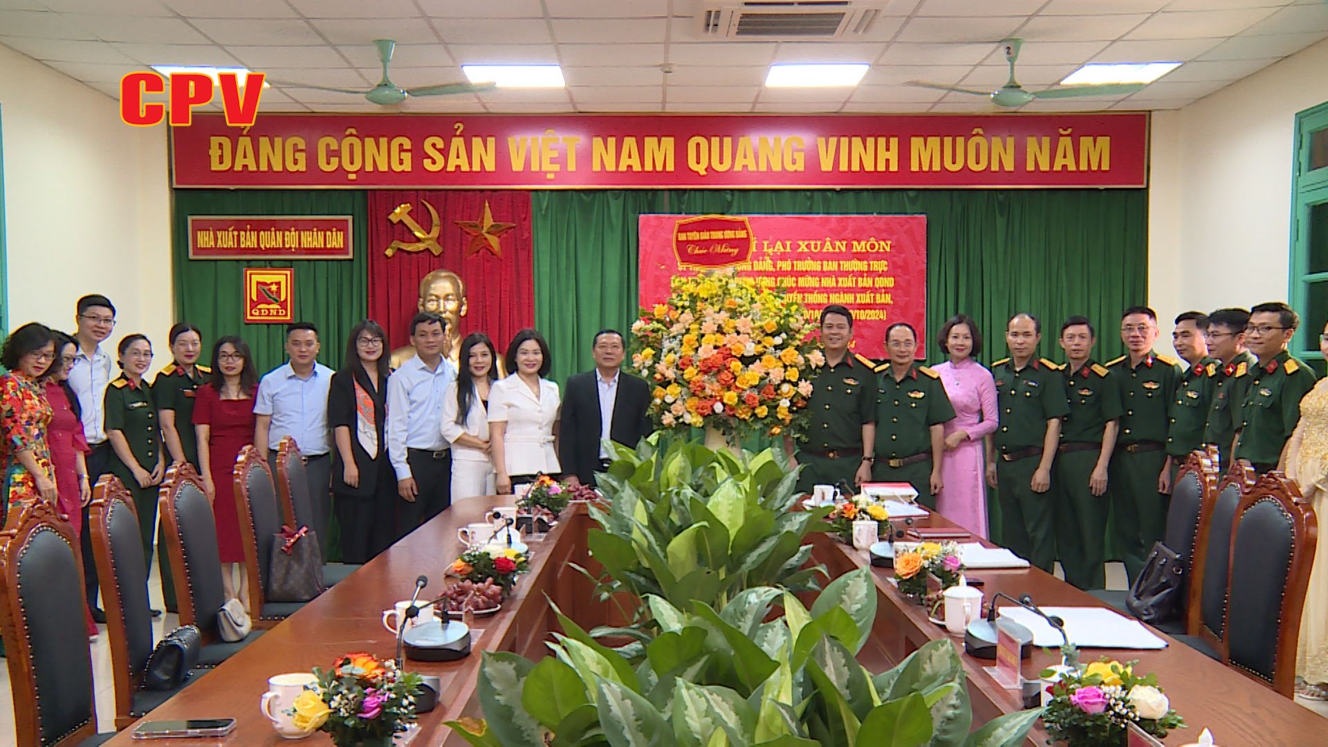 Lãnh đạo Ban Tuyên giáo Trung ương chúc mừng các cơ quan, đơn vị nhân Ngày truyền thống ngành Xuất bản