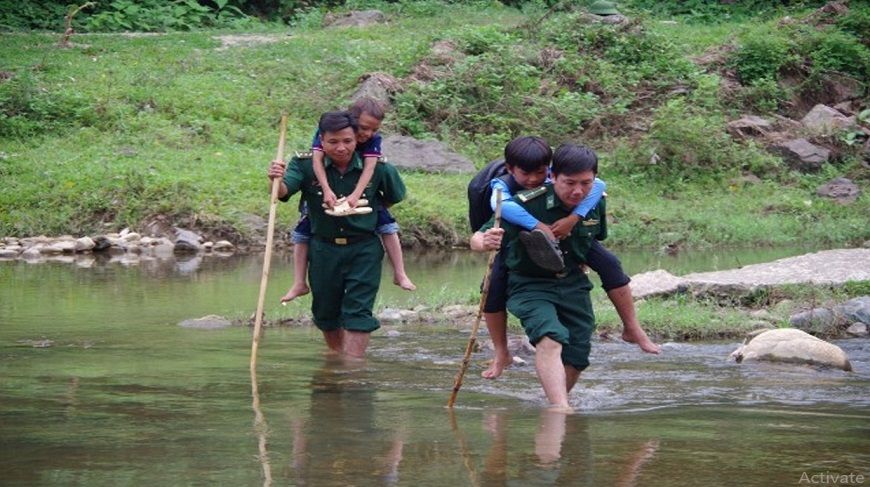 Đồng hành cùng học sinh nghèo nơi biên giới