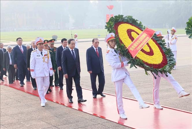 Lãnh đạo Đảng, Nhà nước vào Lăng viếng Chủ tịch Hồ Chí Minh