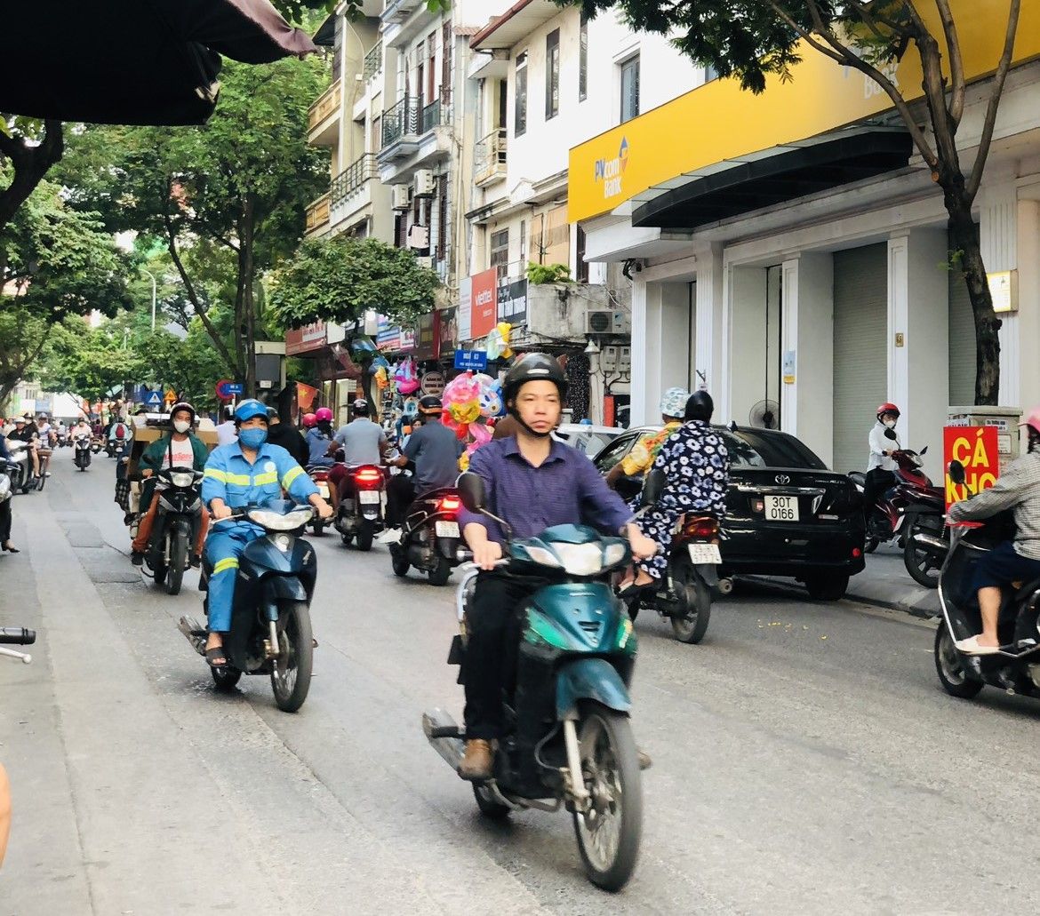 Hà Nội ngày nắng, đêm có mưa vài nơi