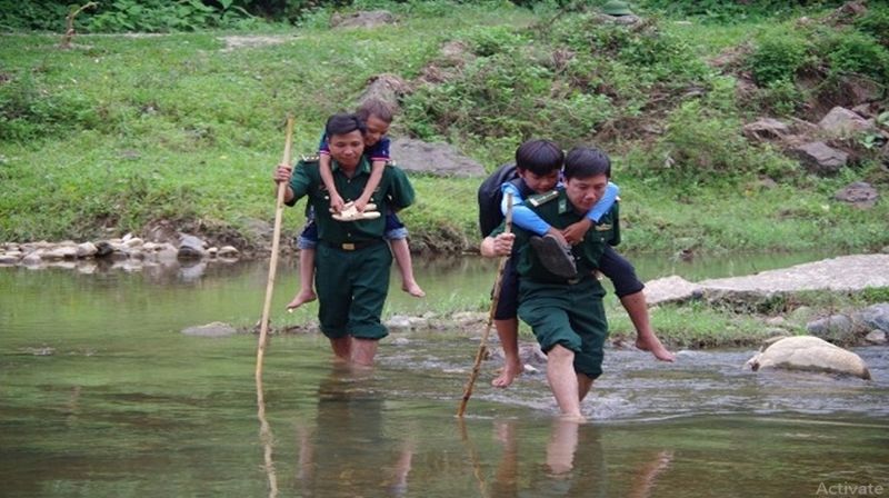 Nâng bước học sinh nghèo nơi biên giới