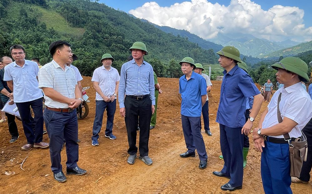 Đẩy nhanh tiến độ, sớm bàn giao mặt bằng cho các hộ gia đình tái định cư tại huyện Văn Chấn