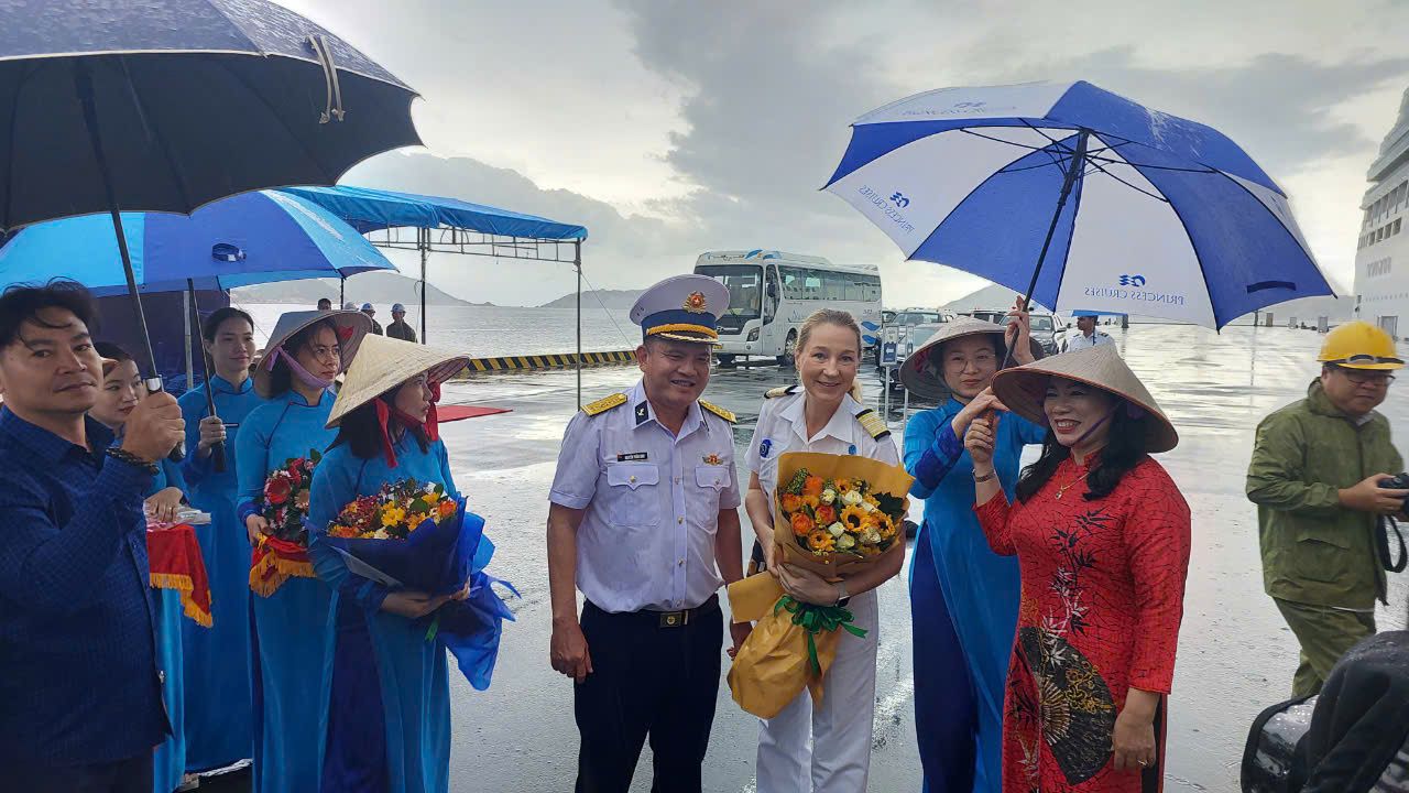 Khánh Hòa chào đón chuyến tàu biển quốc tế Coral Princess