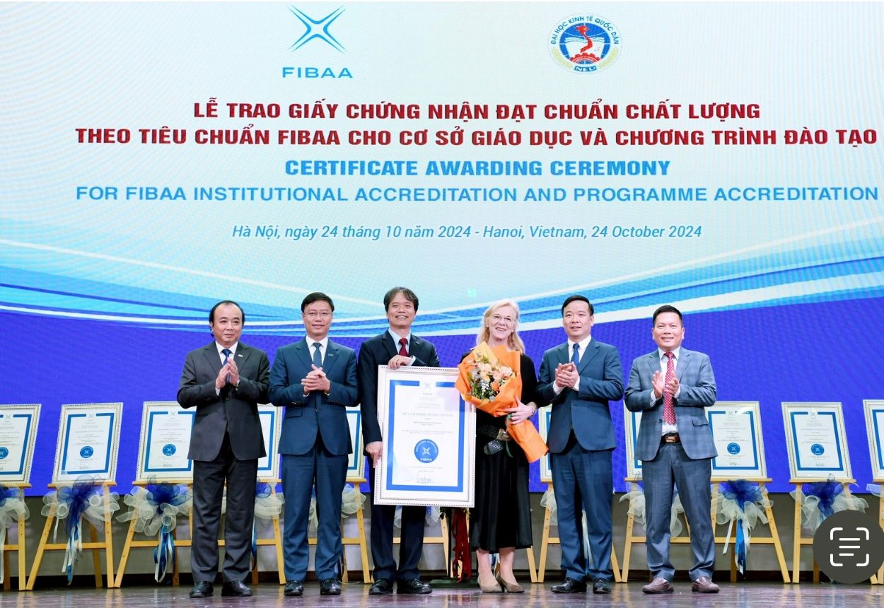 FIBAA trao chứng nhận đạt chuẩn chất lượng cho Trường Đại học Kinh tế Quốc dân 