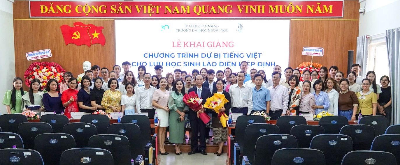 Khai giảng chương trình dự bị tiếng Việt dành cho học sinh Lào 