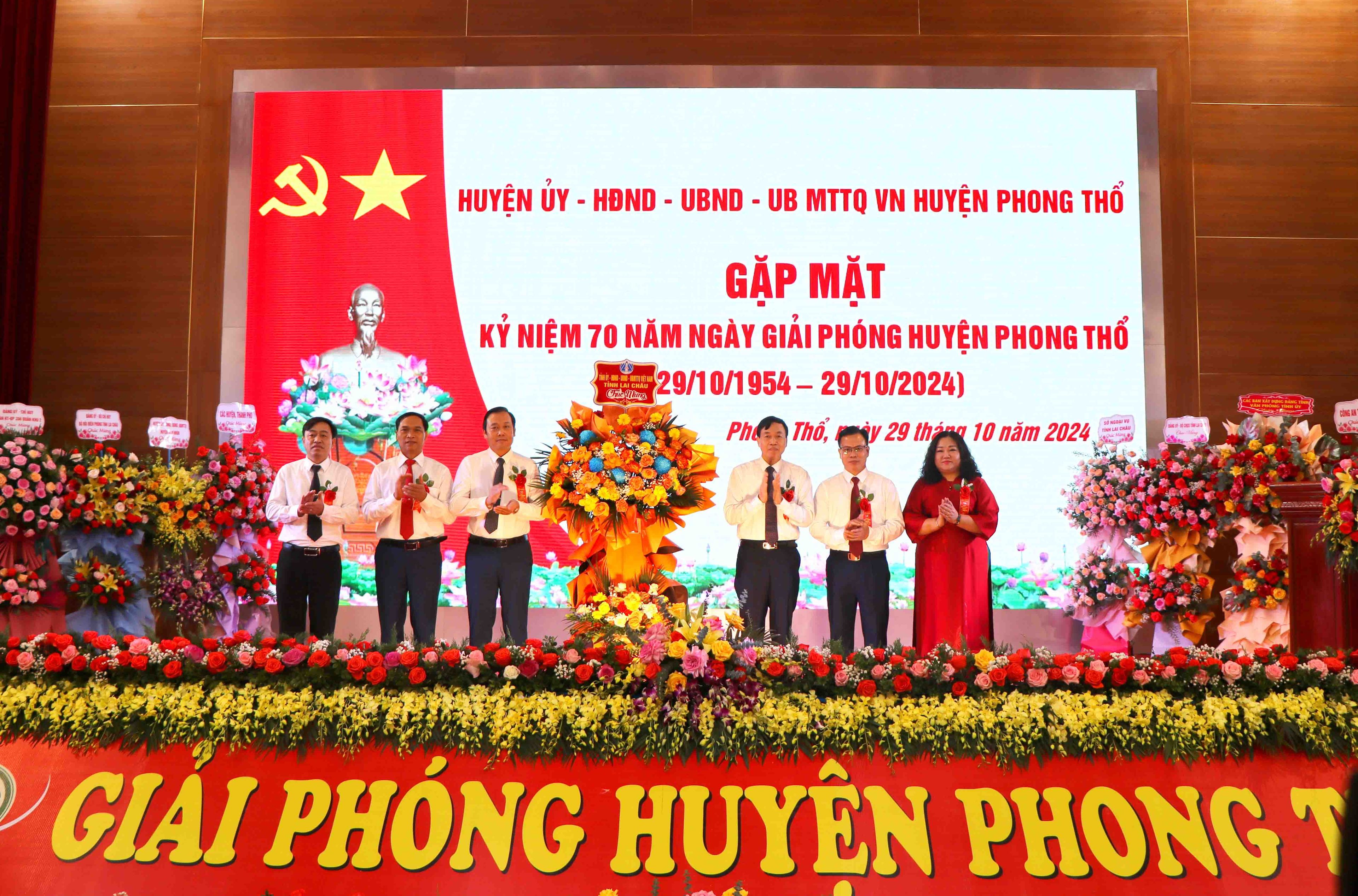 Kỷ niệm 70 năm Ngày Giải phóng huyện Phong Thổ