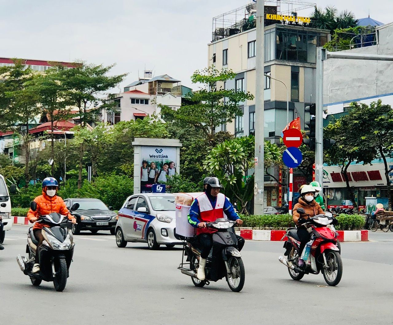 Bắc Bộ lạnh sáng sớm và đêm, Trung Bộ và Nam Bộ có mưa