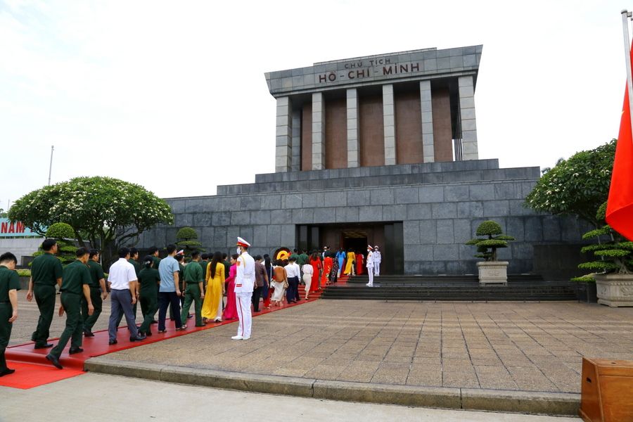 Lăng Chủ tịch Hồ Chí Minh - Công trình của "Lòng dân  - Ý Đảng" - nơi hội tụ bồi dưỡng, hun đắp tình cảm, niềm tin của đồng bào cả nước và bạn bè quốc tế