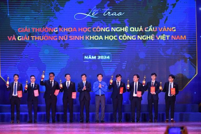 10 tài năng trẻ nhận giải thưởng Khoa học công nghệ Quả Cầu Vàng 